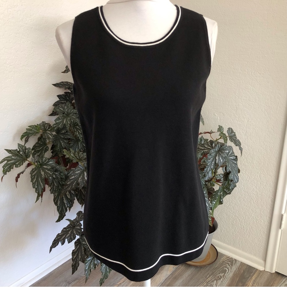 EUC Chico’s sleeveless sweater